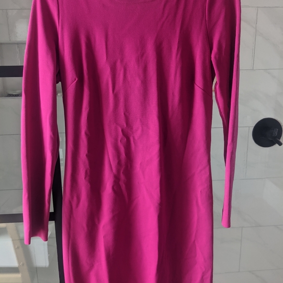 Pink dress with gold zipper - Picture 2 of 4